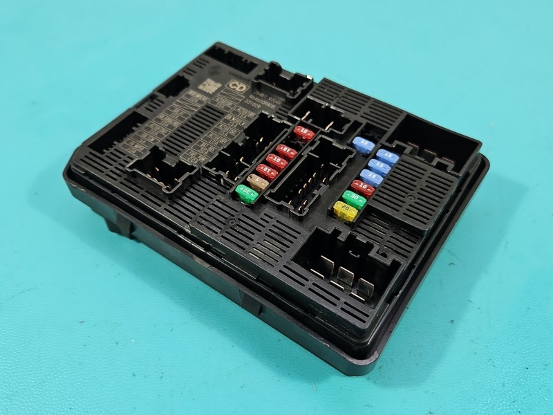 Skrzynka bezpieczników Renault Trafic III 284B79704R, R64600R8DB