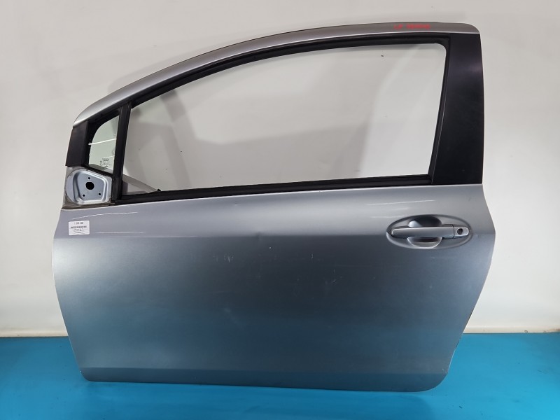 DRZWI PRZÓD LEWE KIEROWCY Toyota Yaris II 3d 1F8
