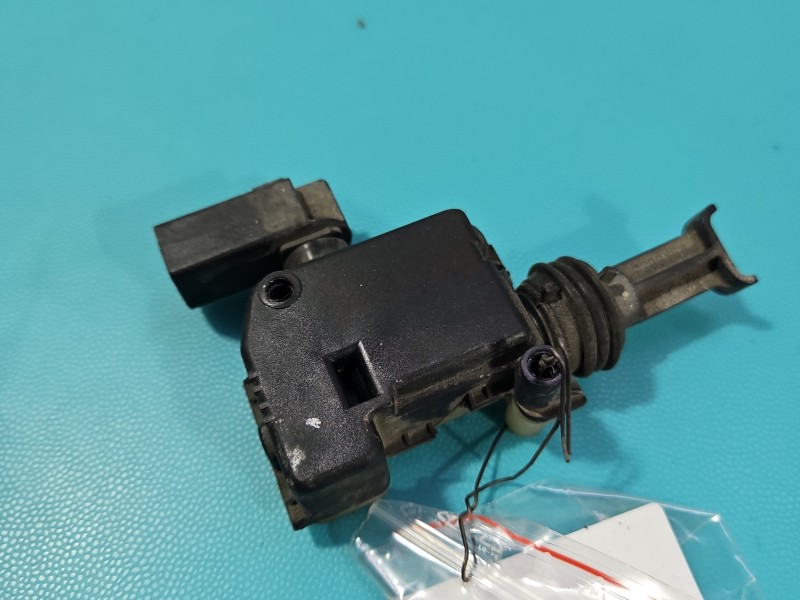 Siłownik klapki wlewu paliwa Bmw i3 009066-36