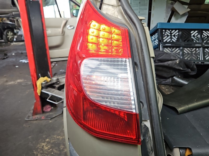 Lampa tył lewa błotnika Renault Scenic II HB EUROPA 8200474328A