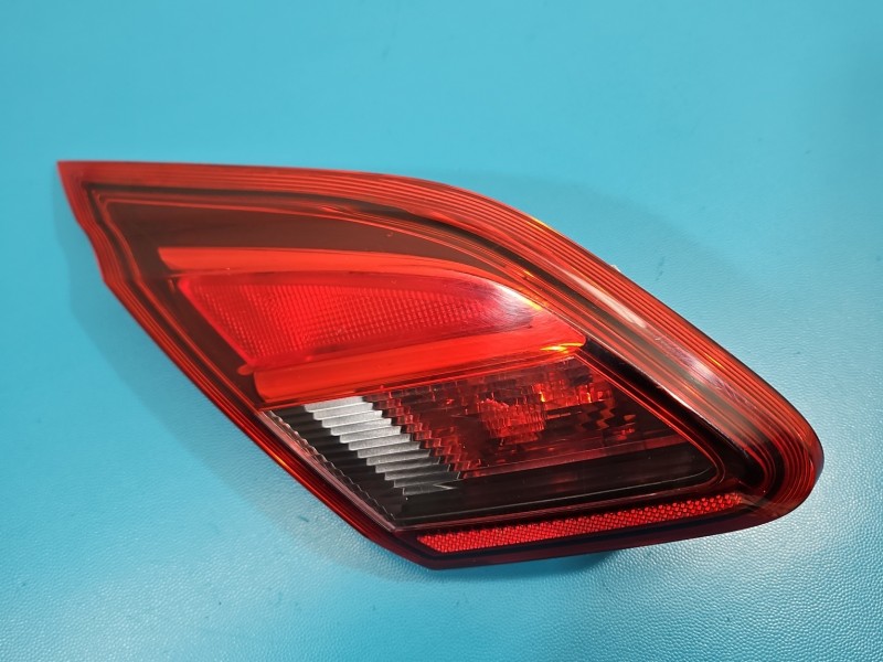 Lampa tył lewa Opel Corsa E HB Producent części: OPEL, Z KLAPY 14-19 EUROPA