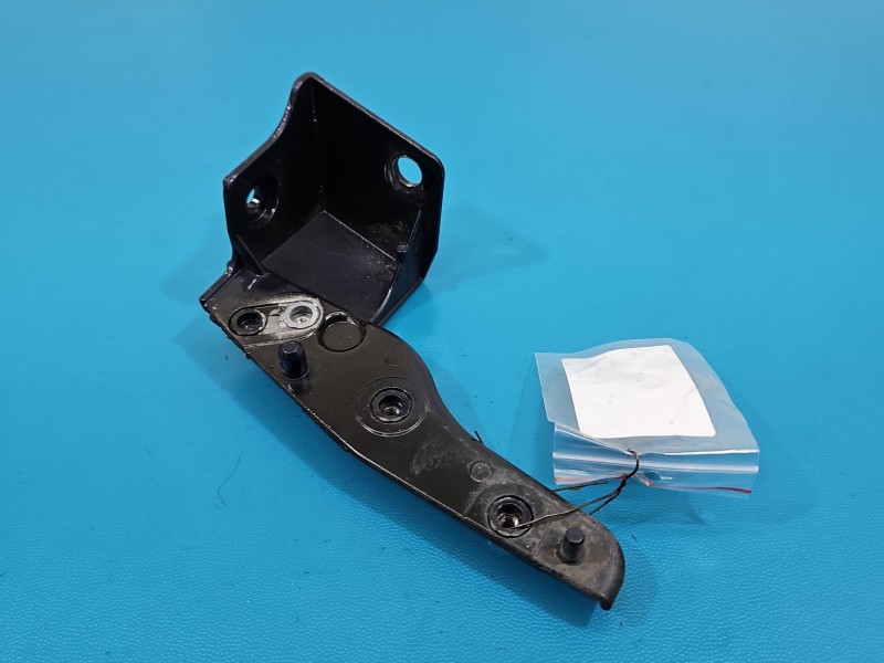 Mocowanie Europejska, Błotnika przód prawy uchwyt FK83-16290-BC Jaguar F-Pace 16-