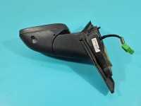 Lusterko lewe VOLVO V70 III 8pin, rysy na obudowie. Dwie rysy na szkle o długości dwóch centymetrów 472-46 europa