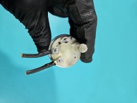 pompka Pompa paliwa Audi A8 D2 3.7 V8 Producent części: Audi, zamiennik megneti marelli