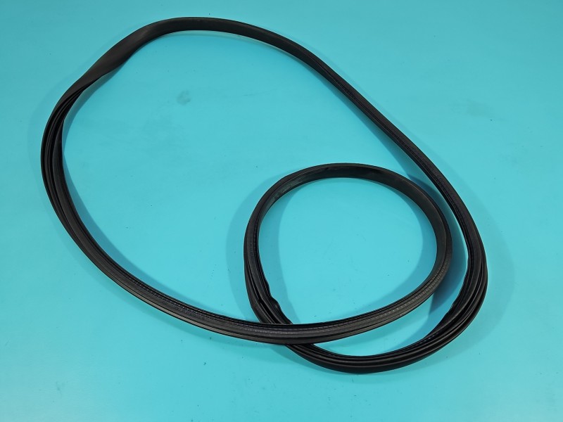 Uszczelka drzwi przód lewa Renault Megane IV