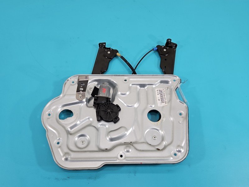 Podnośnik przód prawy Nissan Qashqai I J10 06-13 80770JD00A 5d Podnośnik przód prawy Nissan Qashqai I J10 06-13 80770JD00A 5d