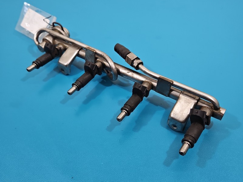 Wtryskiwacz Audi A4 B6 06B133551T 2.0 20v