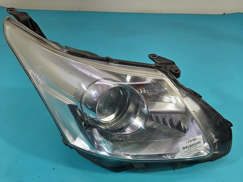 Reflektor prawy lampa przód Toyota Avensis III T27 EUROPA