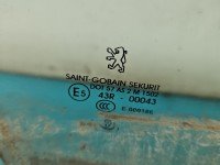 Szyba drzwi przód prawa Peugeot 607 sedan