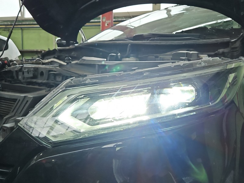 Reflektor lewy lampa przód Nissan Qashqai II J1113-21 EUROPA