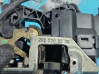 Zamek przód lewy 2027202335 Mercedes W210 EUROPA uszkodzenie na obudowie
