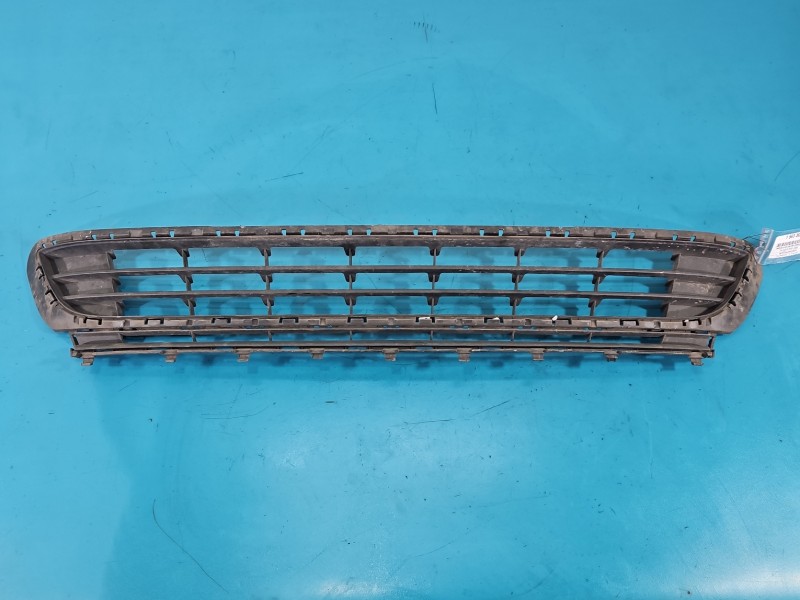 Zaślepka kratka zderzaka środkowa atrapa Vw Golf VII 5G0853677