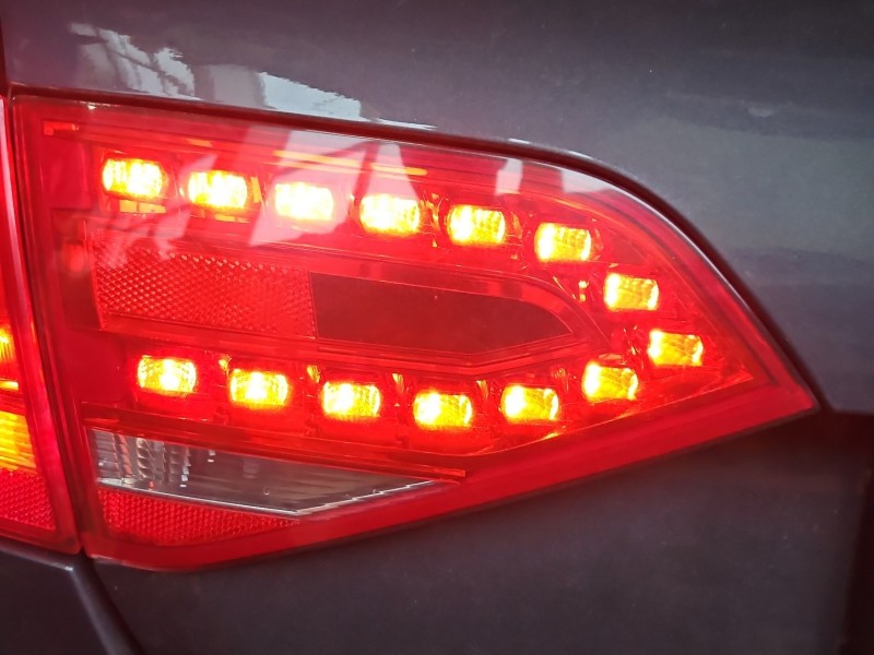 Lampa tył lewa AUDI A4 B8 sedan Producent części: Audi, Brak wkladu na żarówki / SEDAN / KLAPY BAGŻNIKA / 07-11 / LED EUROPA