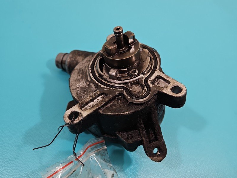 Pompa vacum Volvo V70 II 08658230 2.4 D5 Pompa vacum Volvo V70 II 08658230 2.4 D5