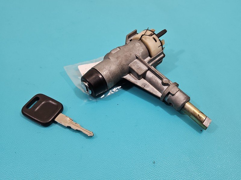 Stacyjka KLUCZYK WKŁADKA Audi 80 B4 893905851D