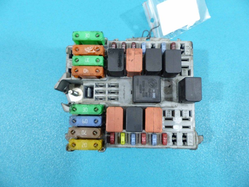 Skrzynka bezpieczników Fiat Linea 51815382