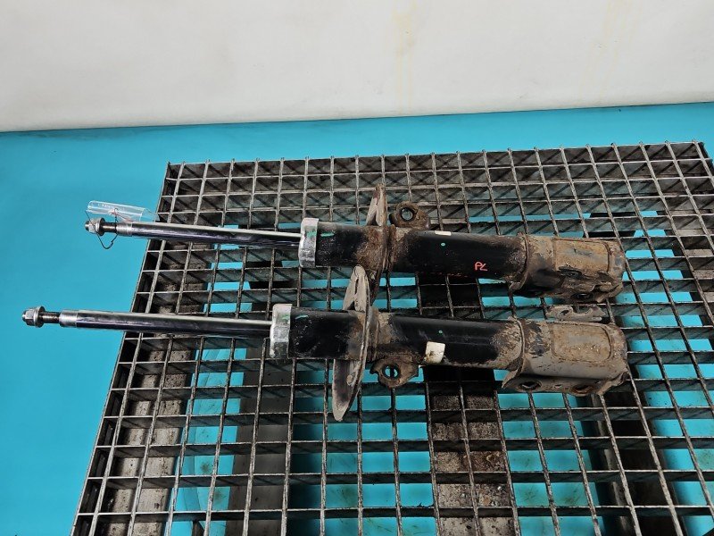 Amortyzator przód komplet lewy prawy Toyota Yaris III L+P