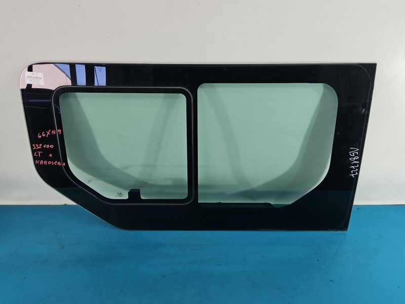 Szyba karoseryjna tył lewa Renault Trafic II HB
