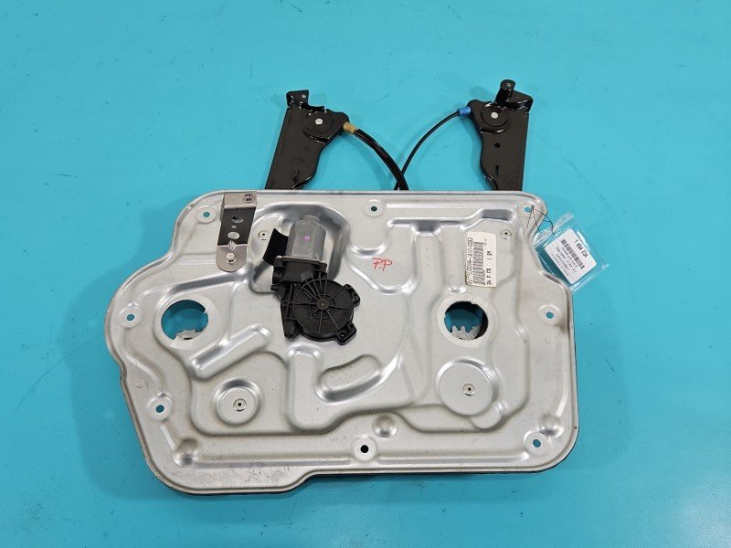 Podnośnik przód prawy Nissan Qashqai I J10 06-13 80770JD00A 5d HB