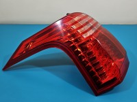 Lampa tył lewa Peugeot, Uszkodzone dwa zaczepy trzymający wkład. Peugeot 5008 HB