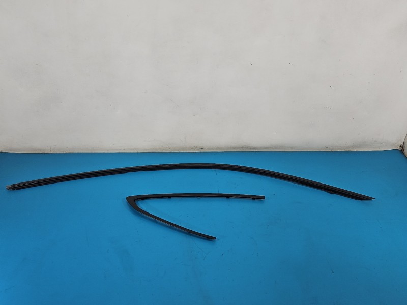 listwa nadwozia Bmw F34 GT 27000850 Producent części: BMW, przód - prawa, Europejska, 193cm LISTWA BOCZNA KAROSERYJNA PRAWA...