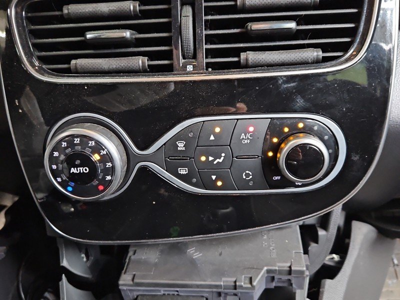 Konsola panel nawiewu Renault Clio IV 12-20 275105430R-D Konsola panel nawiewu Renault Clio IV 12-20 275105430R-D