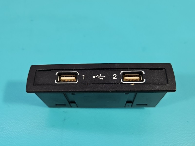 Gniazdo USB Mercedes CLA C117 X117 A1728202826