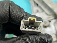 Podnośnik przód prawy Honda Accord V 93-98 Producent części: Honda, 4 PIN 0130821629 4d sedan