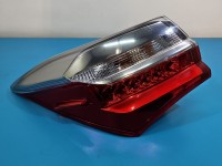 Lampa tył lewa Toyota Corolla E16 E18 13- sedan Pęknięcie przy mocowaniu / SEDAN LIFT W BŁOTNIK 16-19 EUROPA