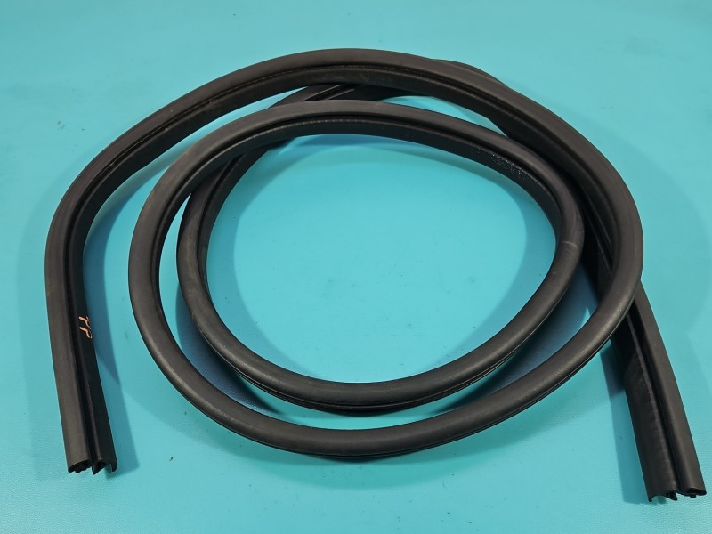 Uszczelka drzwi przód prawa Ford Kuga Mk2 II 13-19