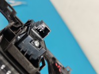Listwa dekor deski Mercedes GL II X166 A1667203222 Uszkodzone mocowanie przełącznika / strona pasażera