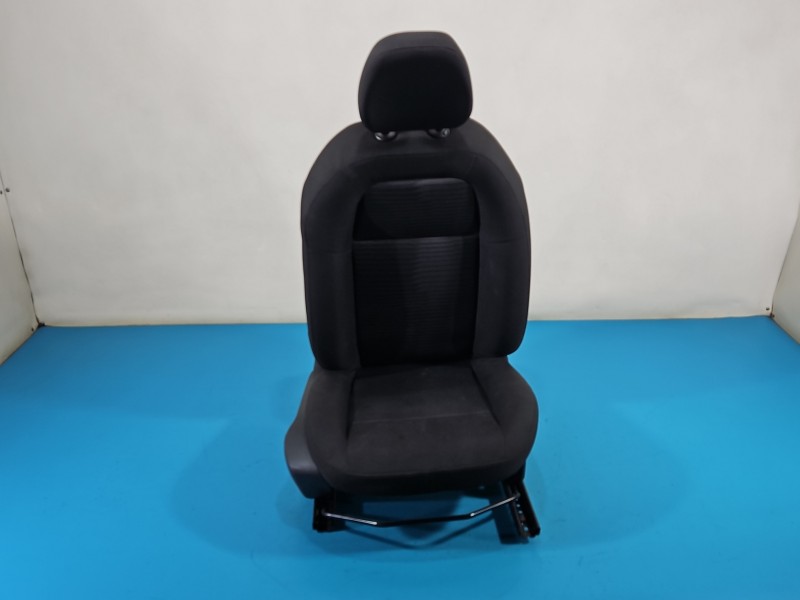Fotel prawy przód pasażera Peugeot 301 4d EUROPA
