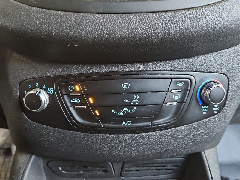Konsola panel nawiewu Ford Transit Courier 14-23 E107050B
