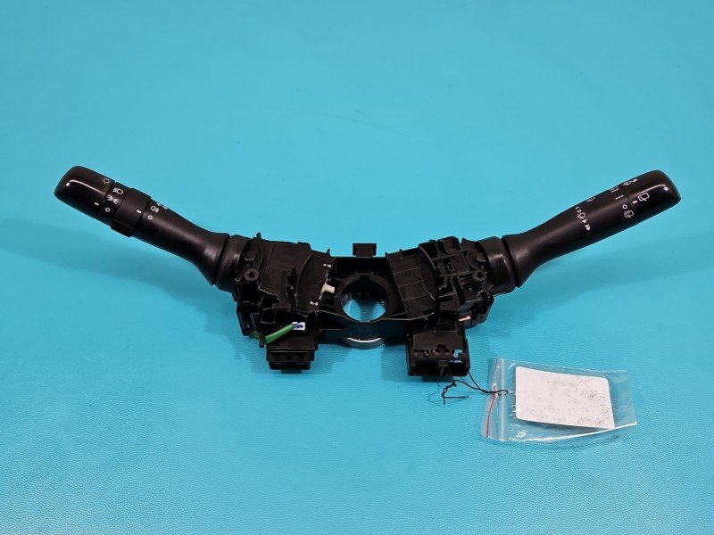 Przełącznik zespolony Toyota Yaris III 0D270-17F937 Przełącznik zespolony Toyota Yaris III 0D270-17F937