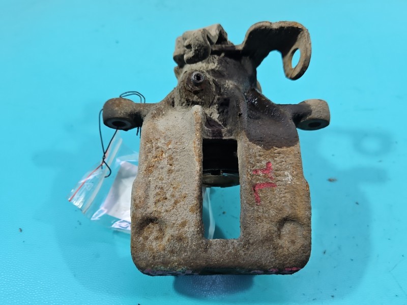 Zacisk tył lewy Audi 80 B4 1.9 tdi kombi