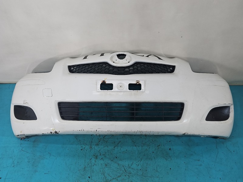 Zderzak przód przedni Toyota Yaris II 068