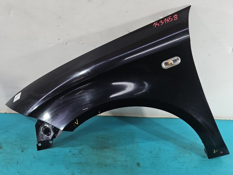 Błotnik przód lewy Seat Altea czarny LC9Z