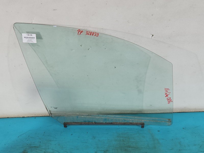 Szyba drzwi przód prawa Suzuki Splash HB