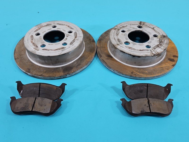 Tarcze hamulcowe tył klocki Jeep Cherokee KJ 3.7 V6 Tarcze hamulcowe tył klocki Jeep Cherokee KJ 3.7 V6