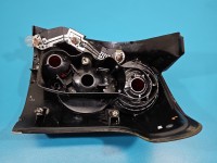 Lampa tył lewa Toyota Avensis II T25 kombi TOYOTA, KOITO 03-06 Urwane mocowanie przy wkładzie lampy EUROPA