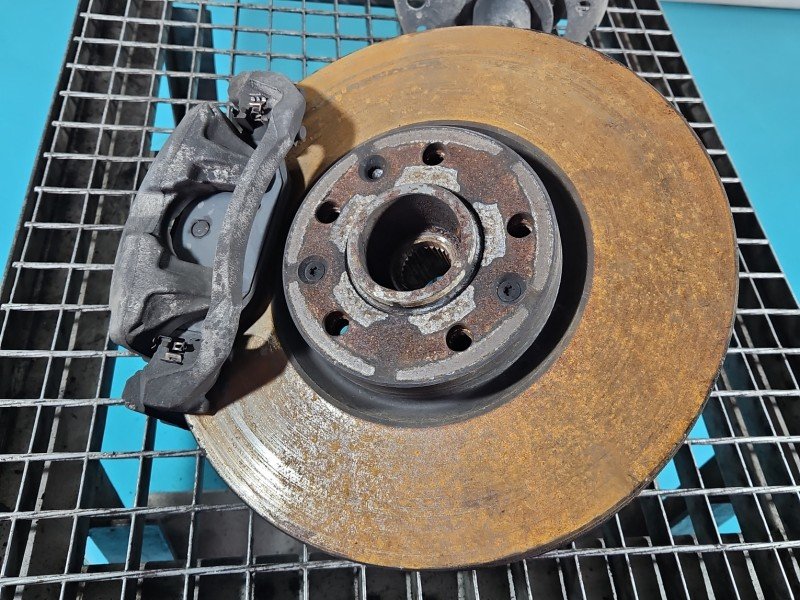 Zwrotnica lewa piasta przód 1.5 cdti Opel Astra VI L