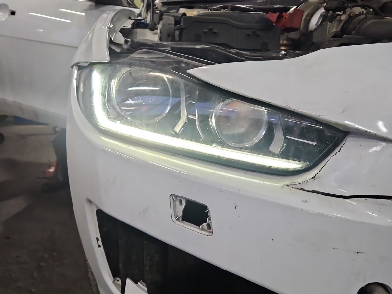 Reflektor prawy lampa przód Jaguar XE X760 EUROPA