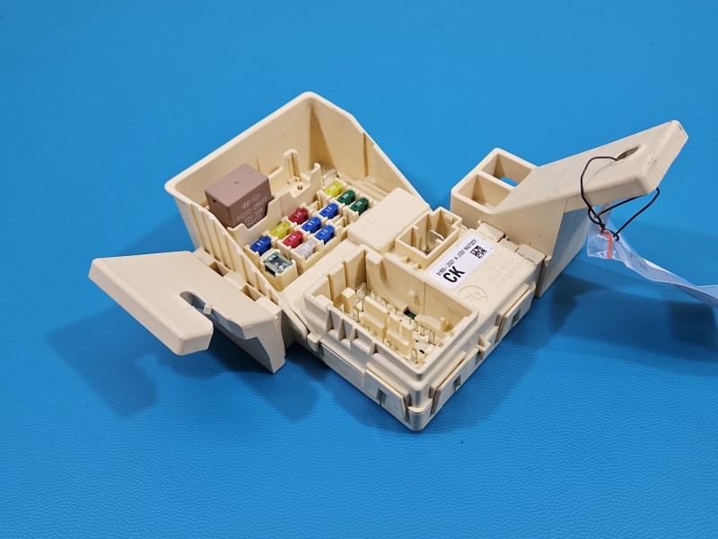 Skrzynka bezpieczników Kia Stinger 91950-J5221A, 91950-J5221