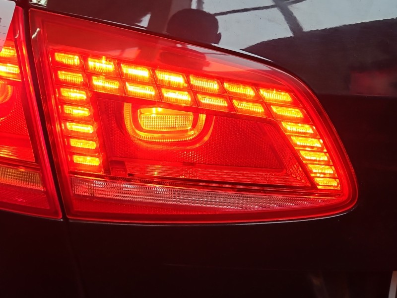Lampa tył lewa Volkswagen, 3AF945307E, Z KLAPY LED KATALOGOWO 3AF945307E, 2SB010747-01 Vw Passat B7 kombi