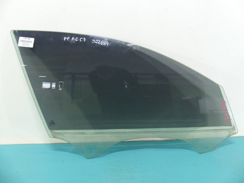 Szyba drzwi przód prawa AUDI A6 C7 sedan