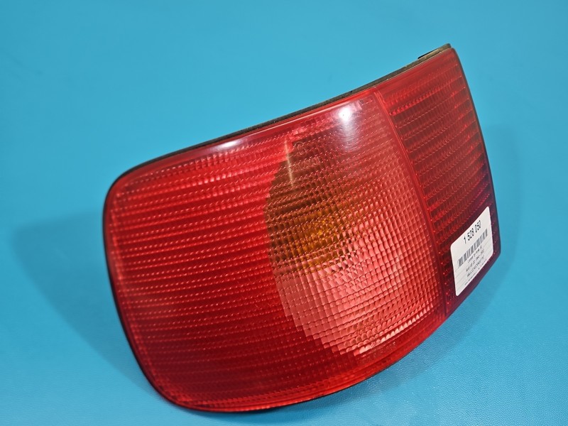 Lampa tył lewa Producent części: Audi, Lekko wypalona Audi A8 D2 sedan