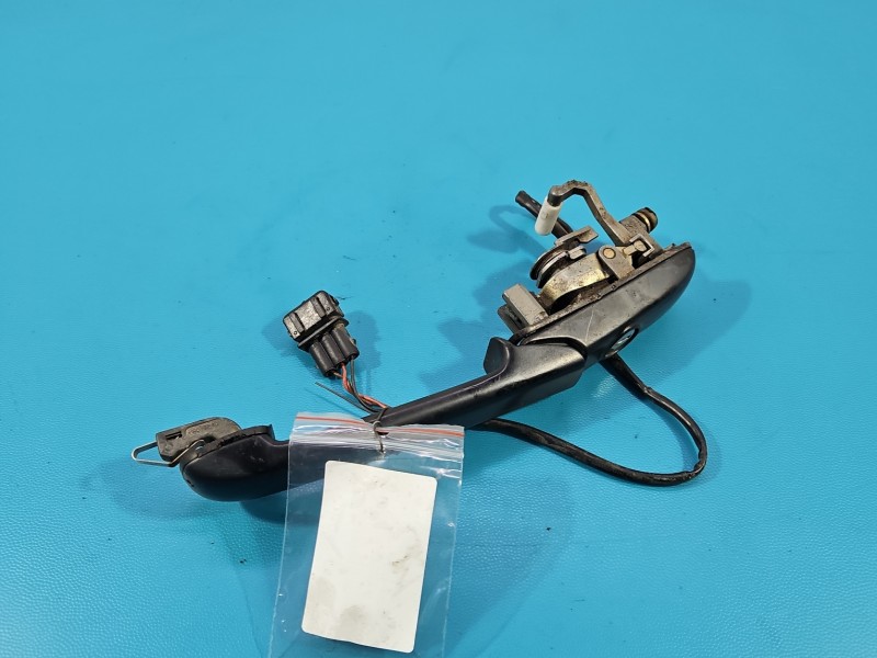 Klamka przód lewa zewnętrzna Vw Passat B4 357837223A LD9A
