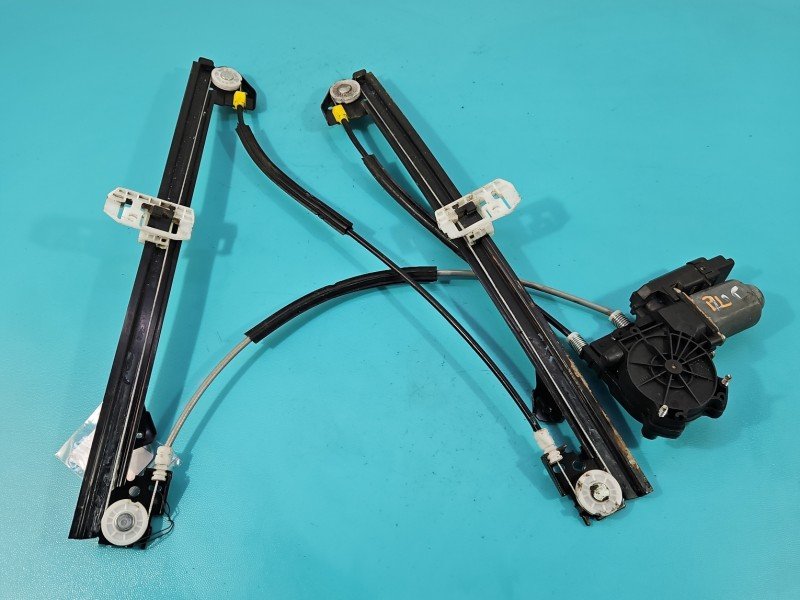 Podnośnik przód lewy Renault Megane II 5d HB Podnośnik przód lewy Renault Megane II 5d HB