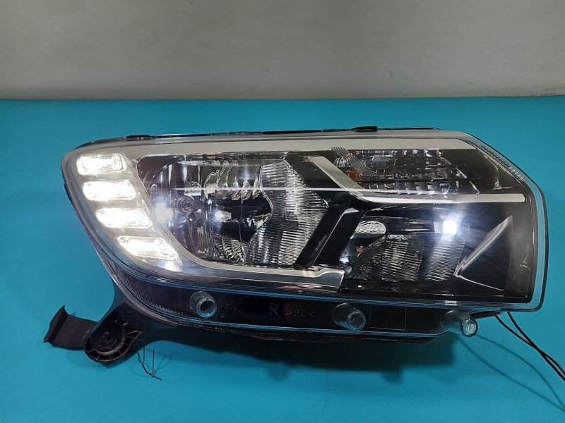 Reflektor prawy lampa przód Dacia Sandero II 12-20 EUROPA Reflektor prawy lampa przód Dacia Sandero II 12-20 EUROPA