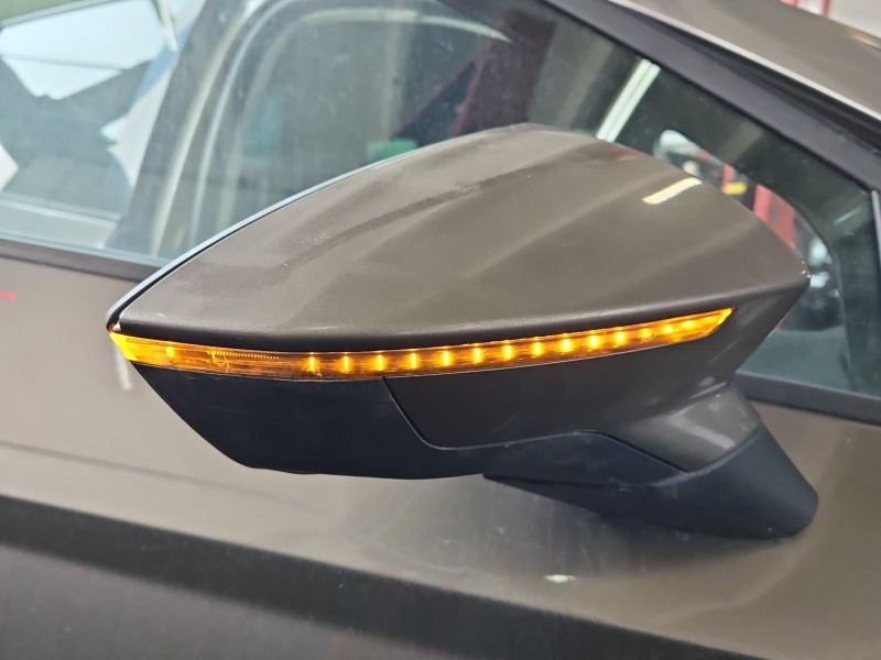 Lusterko prawe Seat Leon III 12- LW8Z EUROPA / LAKIER: LW8Z / 6pin / porysowane szkło europa